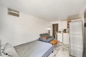 Sherman Oaks Hideaway Lush Grounds, Shared Pool! - 西诺