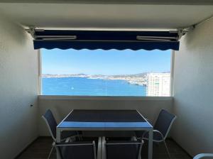 Panorama exceptionnel pour ce T4 en bord de mer