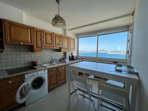 Panorama exceptionnel pour ce T4 en bord de mer