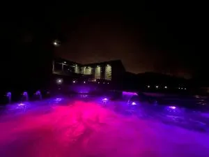 Spectre Hot Tub Retreat - Harrogate - Pannal