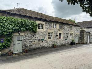 Superbly appointed 3 bedrooms and 3 bathrooms