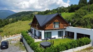 Chalet Black Deer