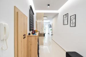 New Luxury Apartment near Center with Garden View