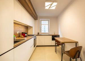 Urban Plaza Alpine Escape Studio with Free Parking, Balcony, Washer & Dryer