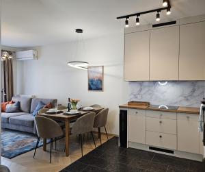 URBAN APARTMENTS GLOBAL PREMIUM, 5th Floor No 03, Free Garage, Self Check-in, No Deposit