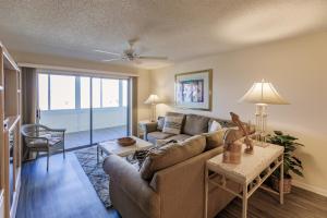 1055-302 Third Floor High-Rise Retreat
