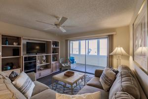 1055-302 Third Floor High-Rise Retreat