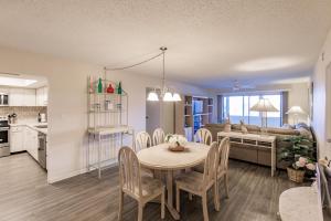 1055-302 Third Floor High-Rise Retreat