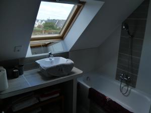 B&B / Chambres d'hotes un oasis de quietude belle chambre 22m2 : photos des chambres