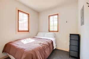 Bearskin Lake Cabin Fish, Boat and Relax!