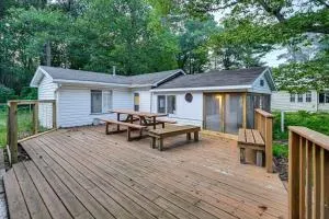 Secluded East Tawas Cabin with Private Beach Access! - Au Gres