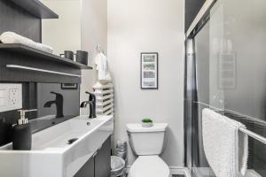 Modern Apartment with Kitchen on James St
