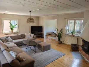 Tranquil Villa with Garden Views & Terrace 3BR - Endre