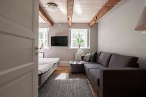 Charming Garden View Apartment with Terrace & grill