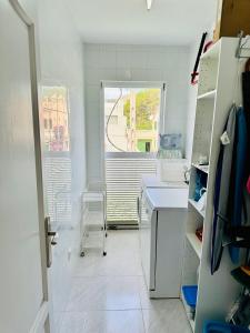 Bonito apartamento con piscina a 50 metros de la playa!