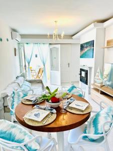 Bonito apartamento con piscina a 50 metros de la playa!