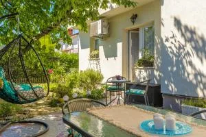 Cozy Home with Private Garden - Happy Rentals - Podhum