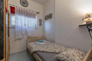 Cozy Home with Private Garden - Happy Rentals