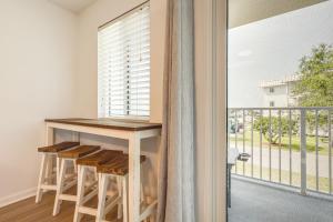 Beachy Gulf Shores Condo with Pool, Walk to Shore!