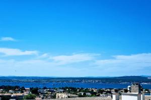 LE CLERVILLE Rénové Terrasse Climatisation Parking