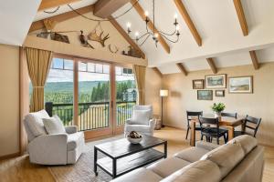 Suncadia Penthouse with Mountain and River Views!