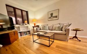 Expansive Views From Sydney 1 Bedroom Apartment