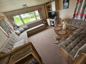 3 bedroom caravan close to beach and fantasy island
