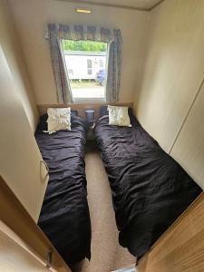 3 bedroom caravan close to beach and fantasy island