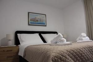 Apartman M&A&M Karlobag 2 minute away from beach