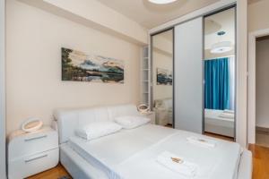Apartment with sea view