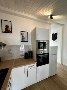 Maisons de vacances Ils vecurent heureux : Maison 3 Chambres