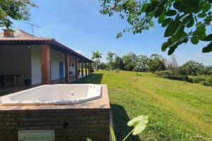 ACASA DO JOAQ U I M, varanda e spa com vista incrível, ar condicionado e roupa de cama e banho entre Porto Feliz, Boituva e Tietê