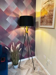 Ashton-U-Lyne Private Ensuite room near Station