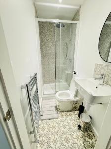 Ashton-U-Lyne Private Ensuite room near Station