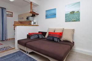 Apartments with parking space Senj - 5571