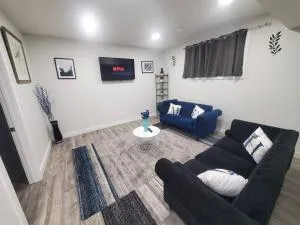 Charming 2-Bedroom Basement Oasis Sleeps 5,Size-150sqm, Netflix, family friendly - Redwater