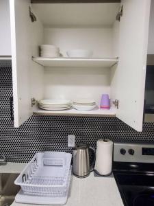 Charming 2-Bedroom Basement Oasis Sleeps 5,Size-150sqm, Netflix, family friendly