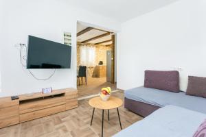 Secluded holiday house Kastel Stari, Kastela - 23384