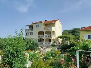 Apartments with a parking space Kneza, Korcula - 23421 - Pupnat