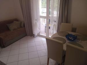 Apartments with a parking space Kneza, Korcula - 23421