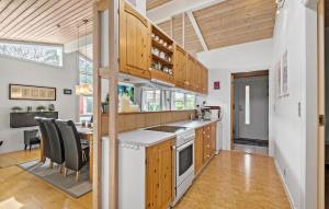 2 Bedroom Beautiful Home In Esbjerg V