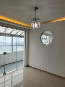 Cobertura 5 suites frente mar Guarujá Pitangueiras