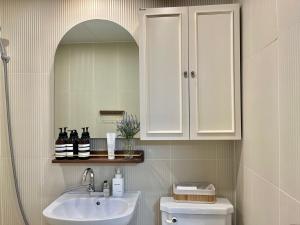 Căn Hộ 3 Phòng Ngủ (Three-Bedroom Apartment)