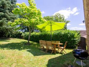Maisons de vacances Maison perigourdine avec piscine, 7 pers, jardin, cheminee - FR-1-616-111 : photos des chambres