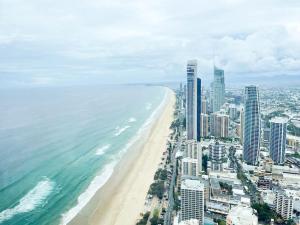 Ocean view 3Bed apt in Surfers
