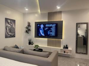 Modern Smart Studio Unit Bachelors Pad