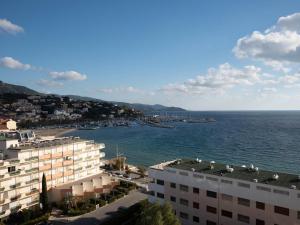Location T3 pour 4 au Lavandou, face mer, terrasse, ascenseur - FR-1-803-40