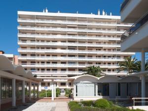 Location T3 pour 4 au Lavandou, face mer, terrasse, ascenseur - FR-1-803-40