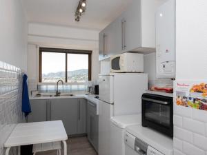 Location T3 pour 4 au Lavandou, face mer, terrasse, ascenseur - FR-1-803-40