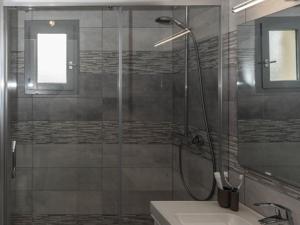 Appartement T2 avec piscine, climatisation et parking, à 700m de la plage - FR-1-803-21